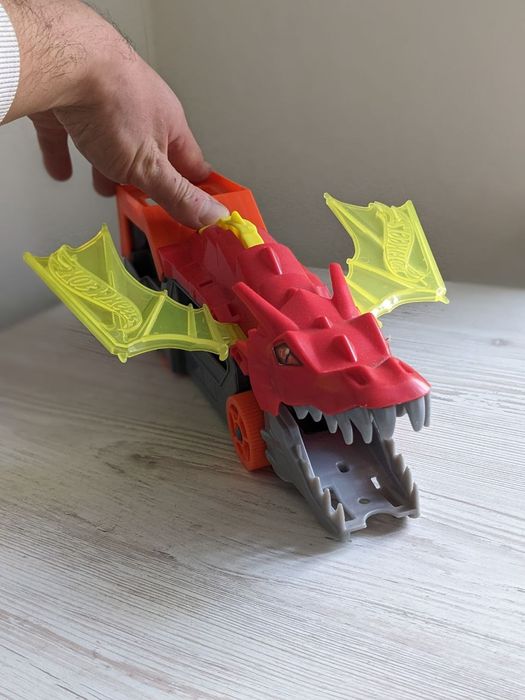 Хот Вілс Вантажівка-транспортер Hot Wheels Паща дракона