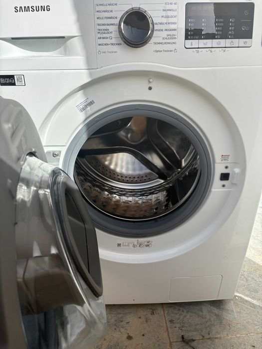 Maquina de lavar y secar ropa Samsung. Em perfeito estado.