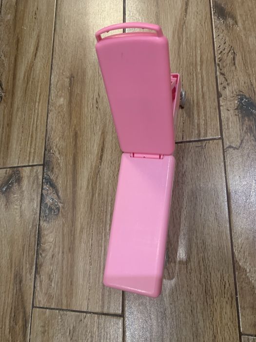 Duża karetka dla Barbie