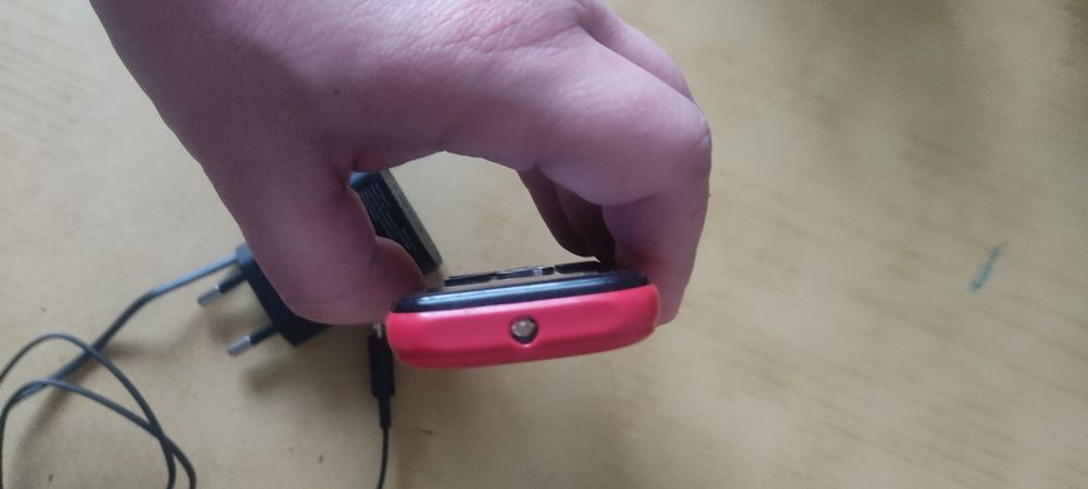 Продам кнопочний телефон Bravis c180 pixel