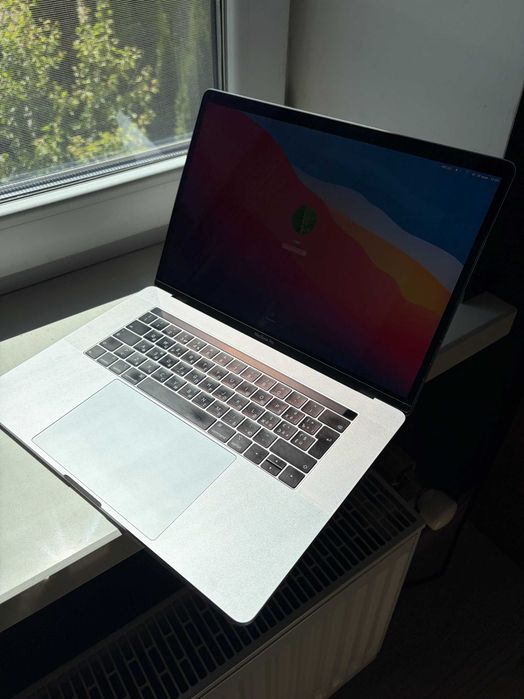 MacBook Pro 15" (2019) Space Gray | i7 6-Core | 16GB RAM | Radeon Pro 555X