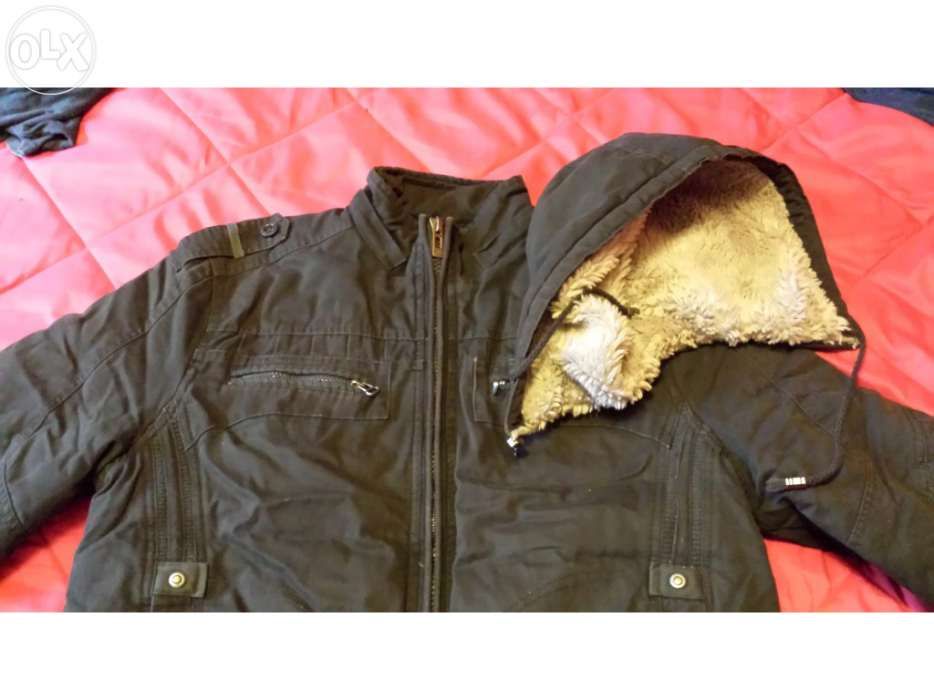 Casaco de pelo NOVO com capuz