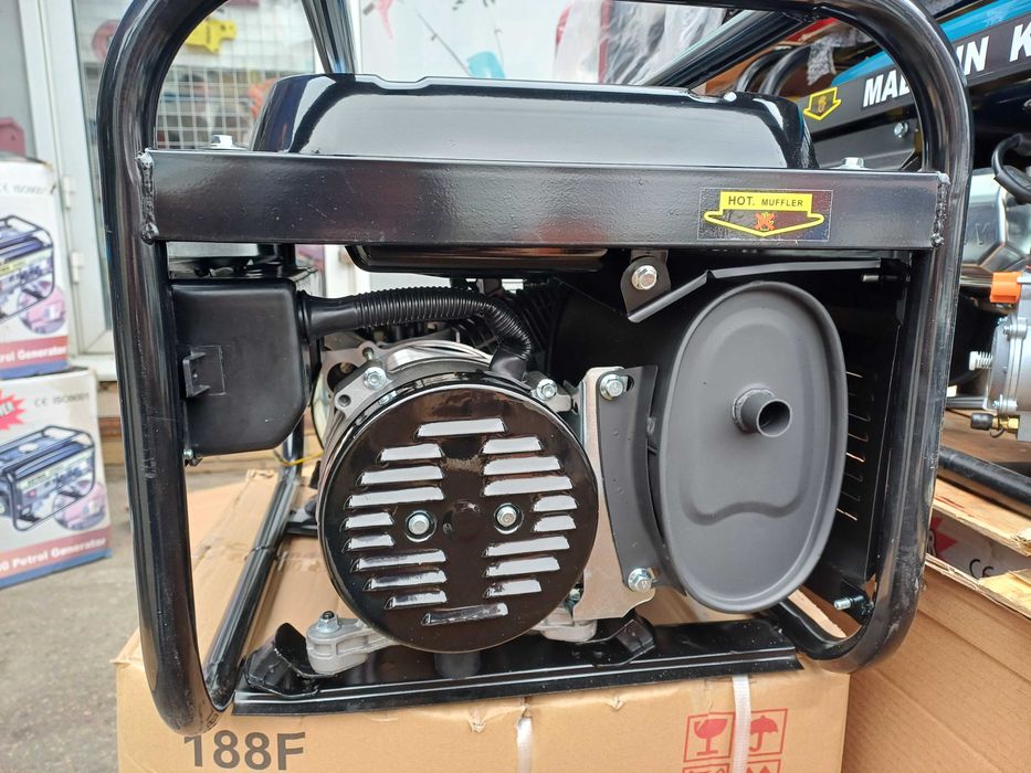 Генератор Хюндай 3500 Корея Электростанция Газ Бензин  Бензогенератор