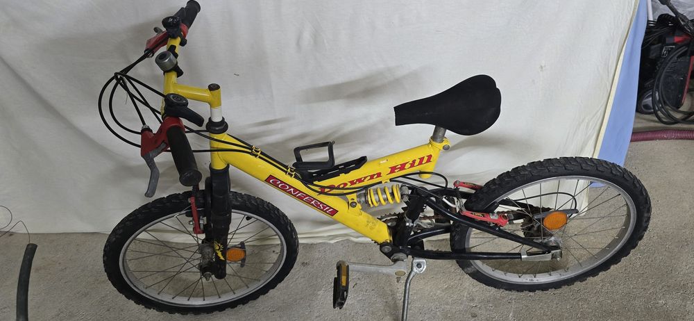 Bicicleta Confersil de montanha com suspensão .