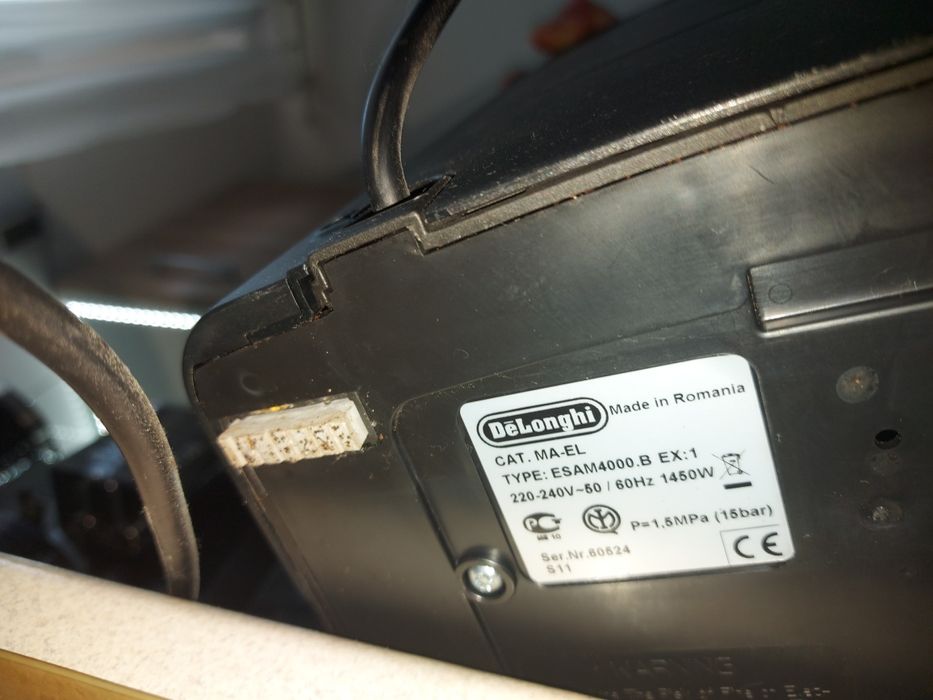 De longhi ekspres pancerny automatyczny ciśnieniowy ESAM4000.B

EX:1