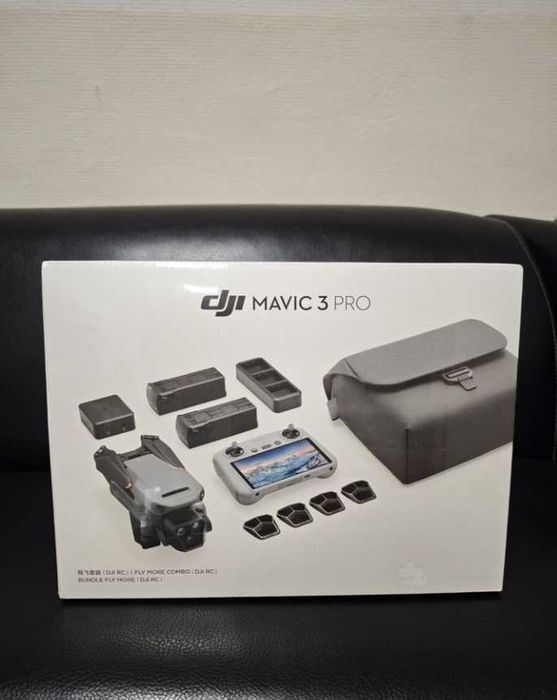Квадрокоптер DJI Mavic 3 Pro Fly More Combo with DJI RC