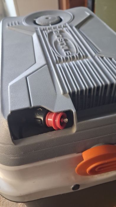 Автомобільний холодильник.