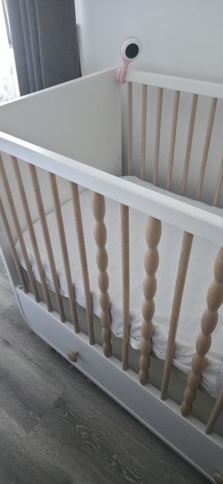 Berço IKEA MYLLRA com gaveta – Como Novo!