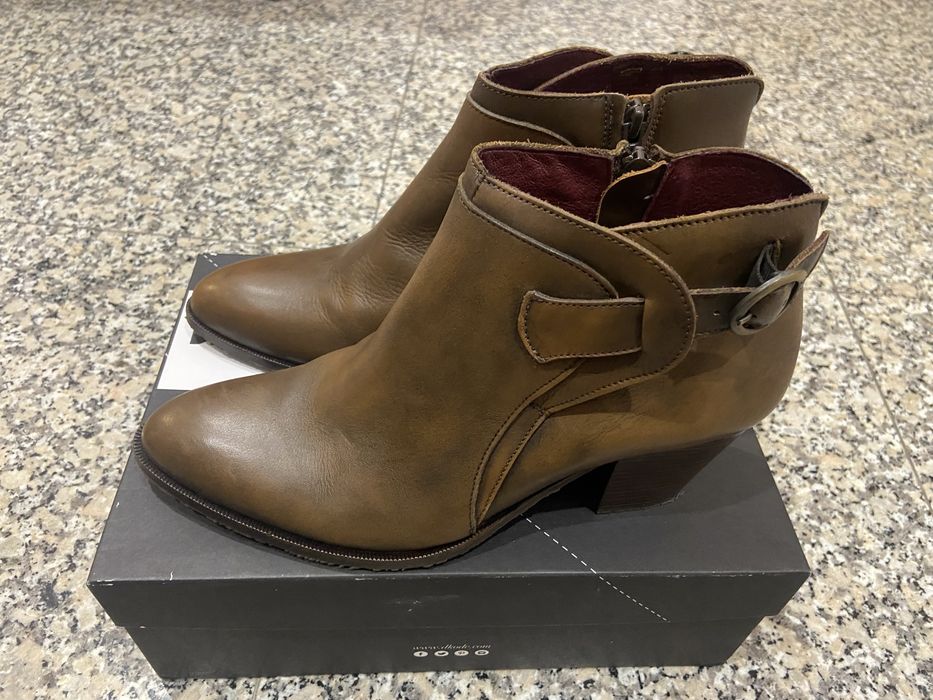 Botas em pele castanhas DKODE