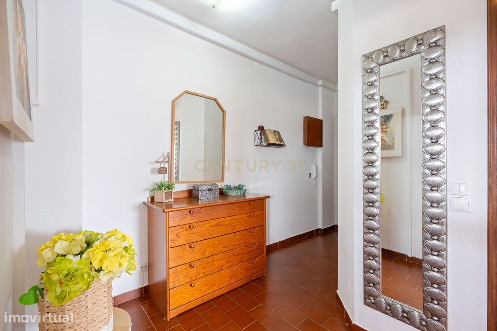 Apartamento T1 com varandas e vista mar no Parque das Amendoeiras — Vi