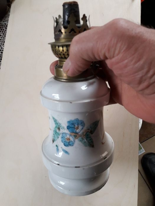 Lampka naftowa porcelanowa