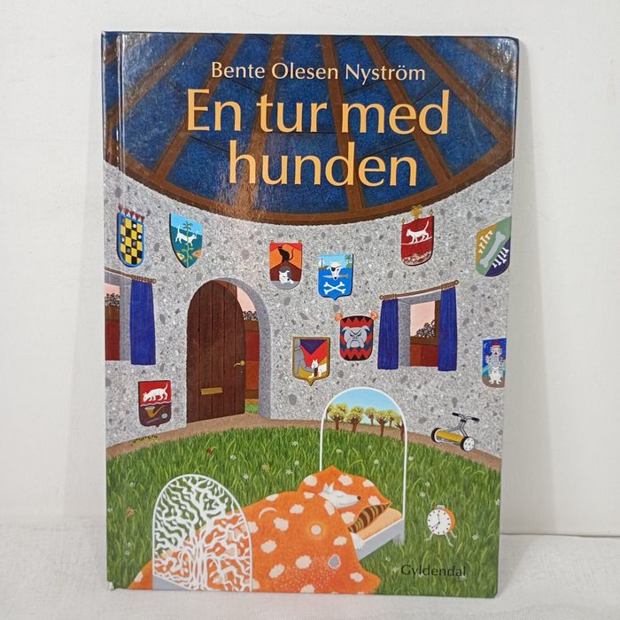 En tur med hunden. Bente Olesen