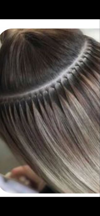 Mega hair em cápsula de queratina.