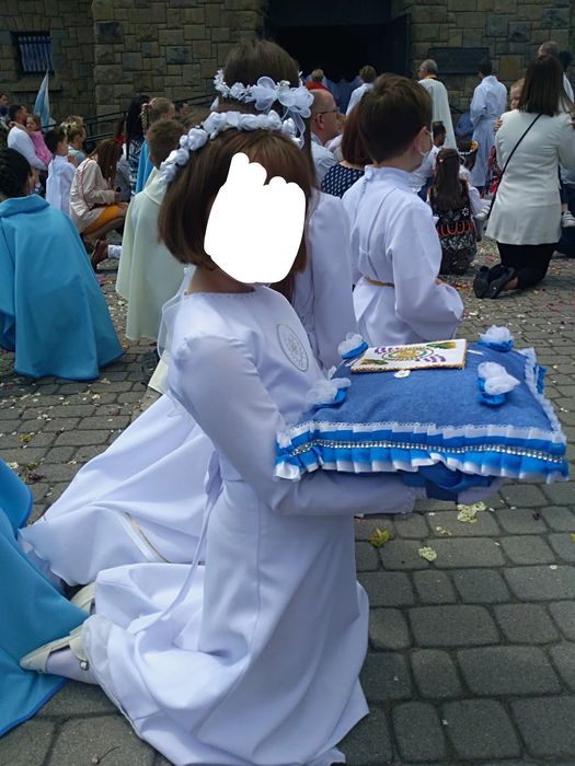 Sukienka, alba komunijna