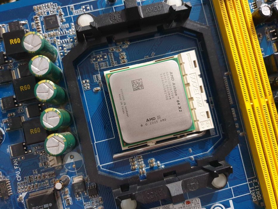 Gigabyte GA-M61PME-S2 Socket AM2 z procesorem AMD Athlon 64 X2 5200+