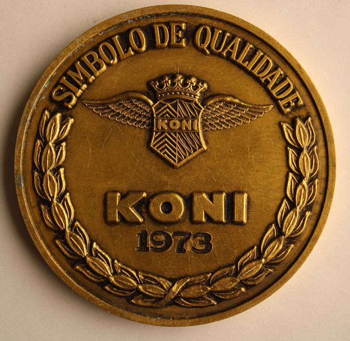 Medalha de mesa vintage KONI (1973) - Símbolo de excelência Lote 351