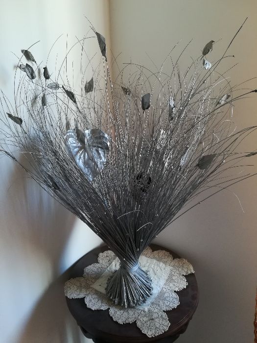 Arranjos florais grandes com fio de palmeira