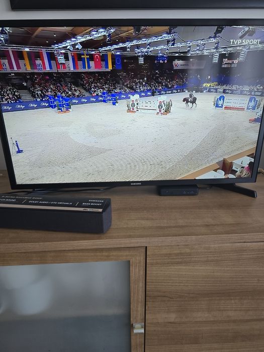 Telewizor samsung 32 C  + słuchawki