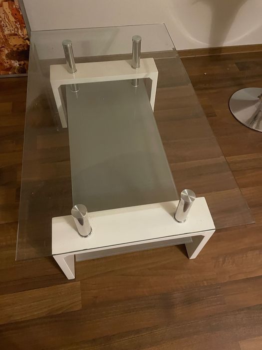 Stolik kawowy ze szklanym blatem