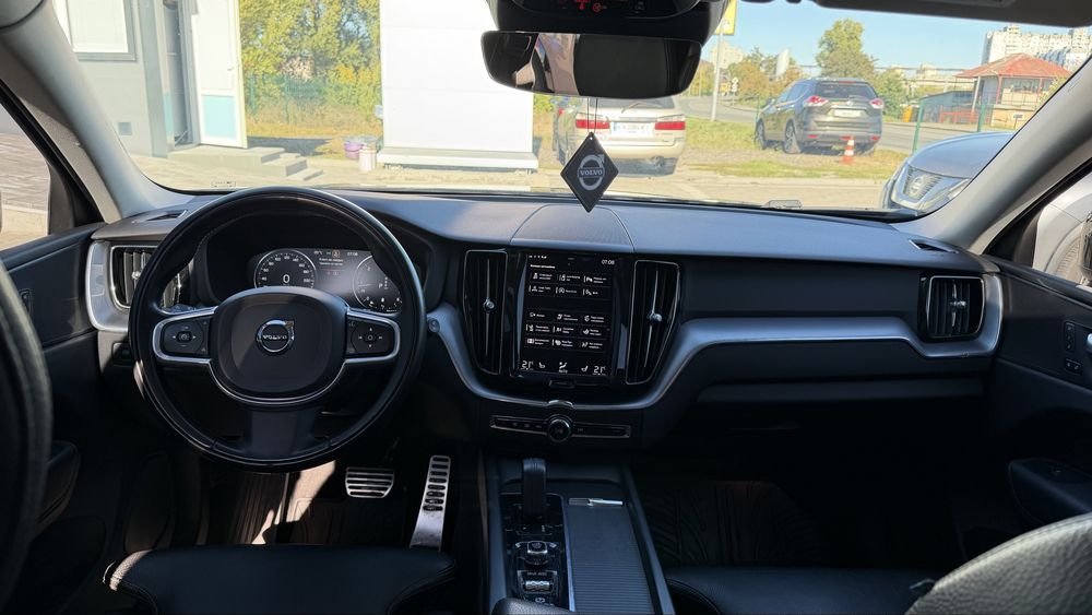Volvo XC60 2021 2.0 дизель повний привід офіційна