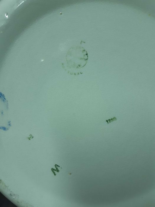 Bacia Antiga em faiança de Sacavém