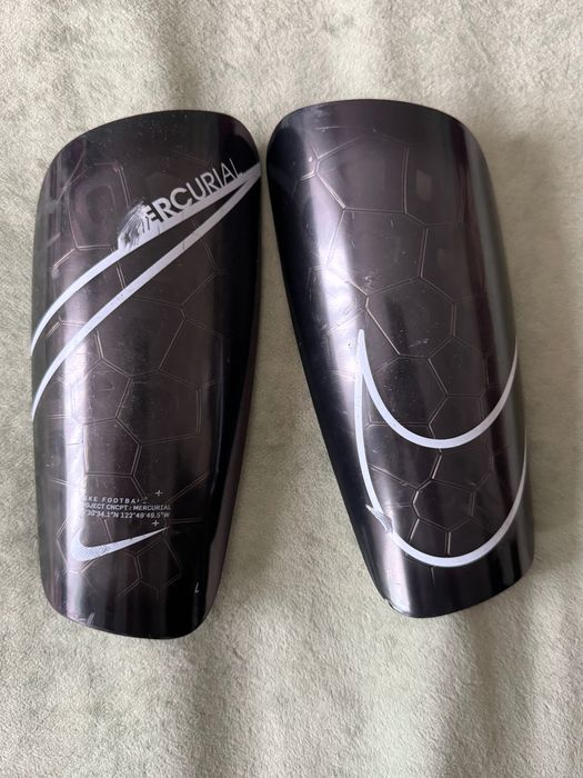 Футбольні щитки Найк