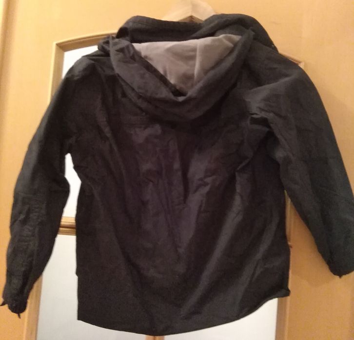 Impermeável de rapaz