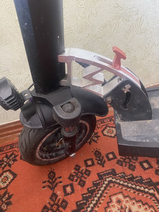 Електросамокат.