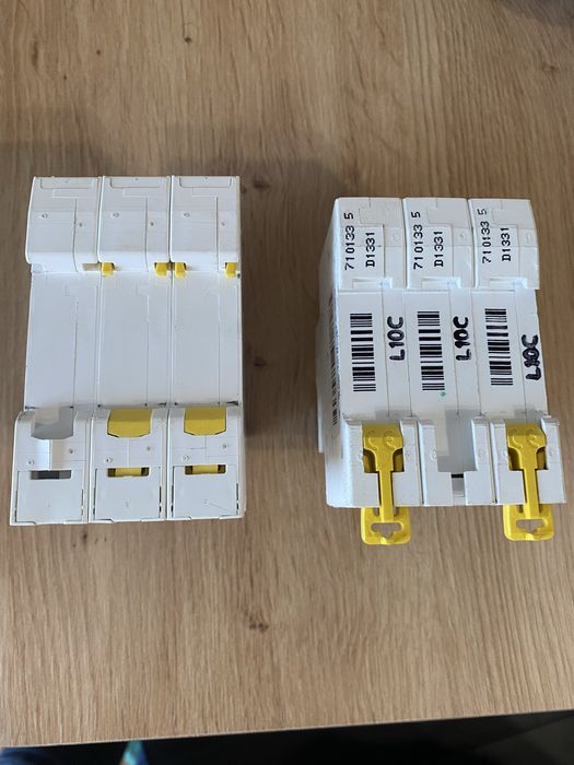 Wyłącznik nadprądowy Schneider - 2 sztuki