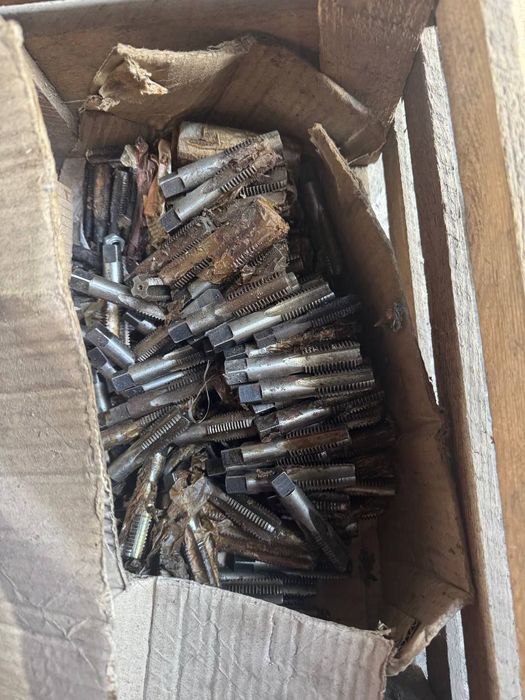 Метчики сверла конические долбяки.