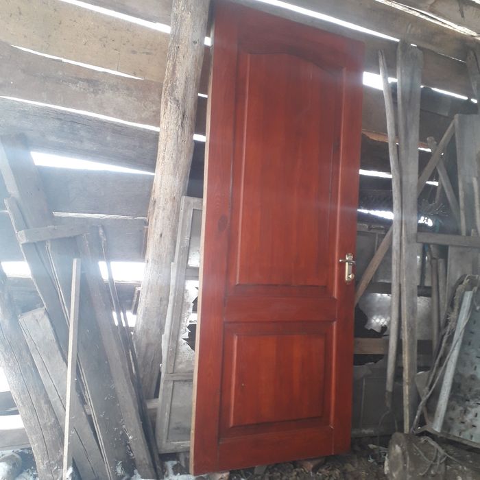 Двери сосновые б/у.