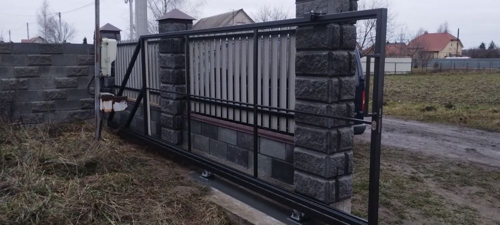 Ворота відкатні, розпашні, ковані. Металоконструкції. Паркани
