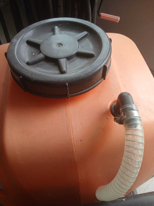 Bomba de carretilla con batteria 40 y 60 l marca stocker