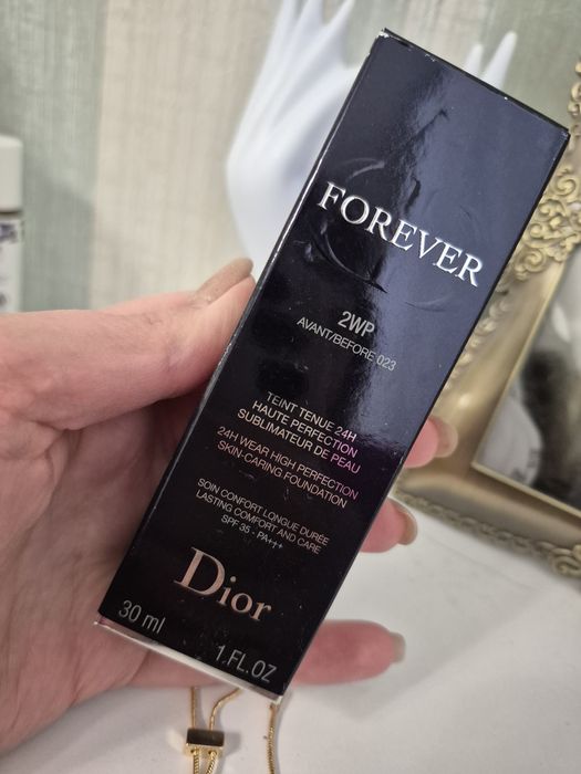 Тональний крем Dior Forever Skin Glow Foundation