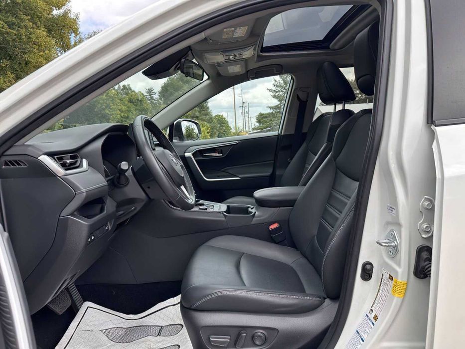 Toyota RAV4  XLE Premium      2022