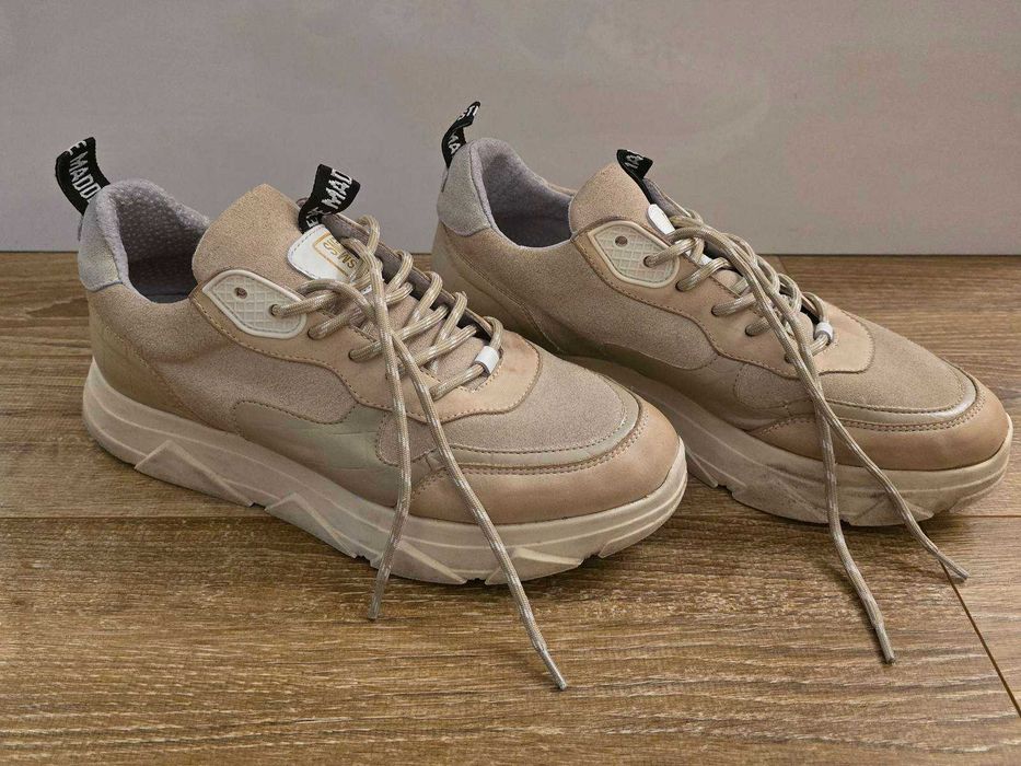 149. Sneakersy niskie beżowe Steve Madden rozm. 42