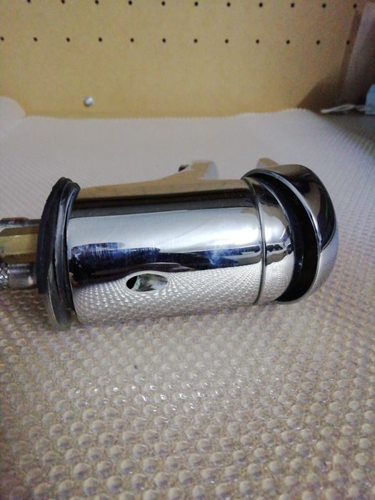 Chrome Single-Handle Basin Faucet for Toilet Bathroom.64739987270017124