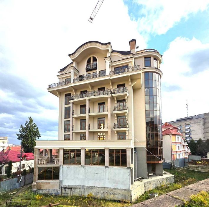 Новозбудований Готель в центрі курорту Трускавець Львівської області