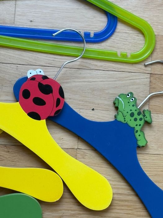 Wieszaki drewniane  do szafy 13 szt. dla dziecka