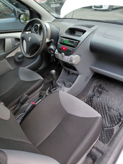 Продам автомобіль Пежо 107