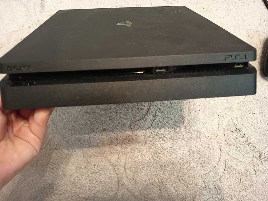 Konsola PS4 Slim