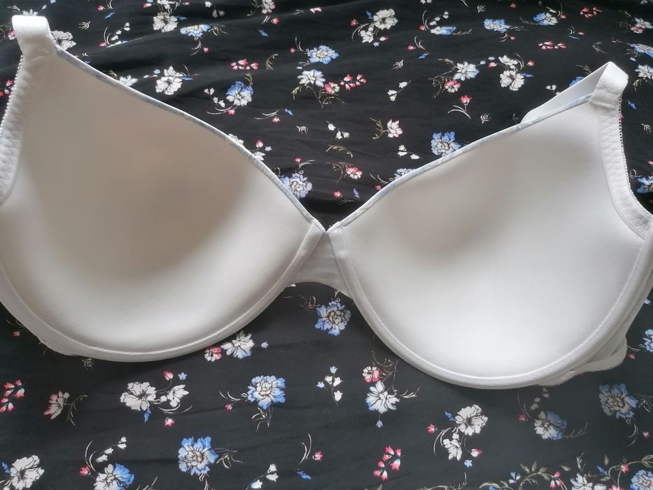 Duży usztywniany biały biustonosz na fiszbinach 75GG 75H