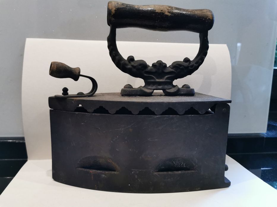 Sprzedam żelazko z duszą.