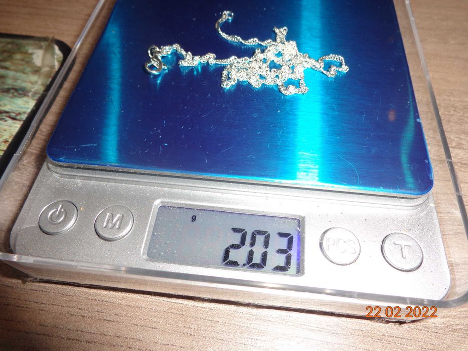 Wisiorek bursztyn z  łańcuszkiem