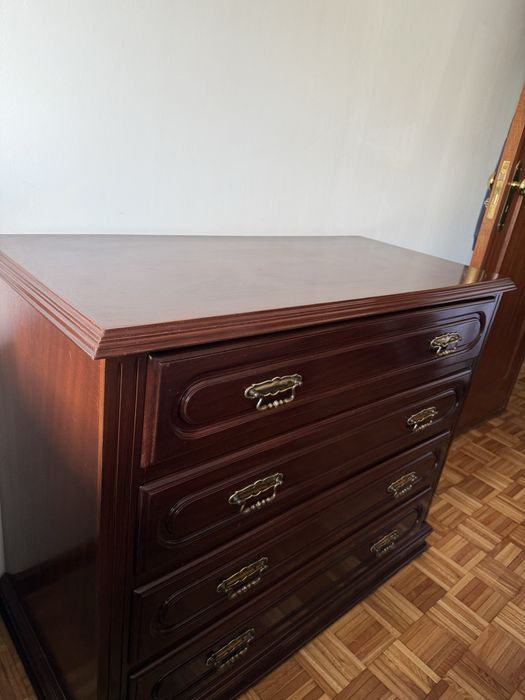 Cómoda com 4 gavetas