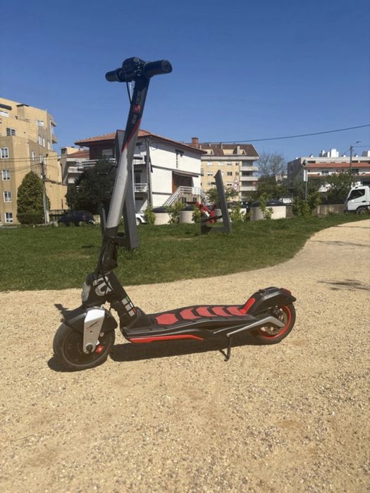 Vendo trotinete aprilia eSR1