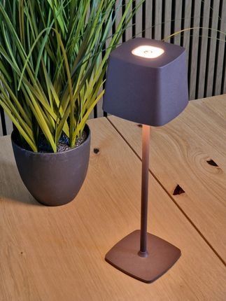 Світильник настольний новий із встроенным аккумулятором