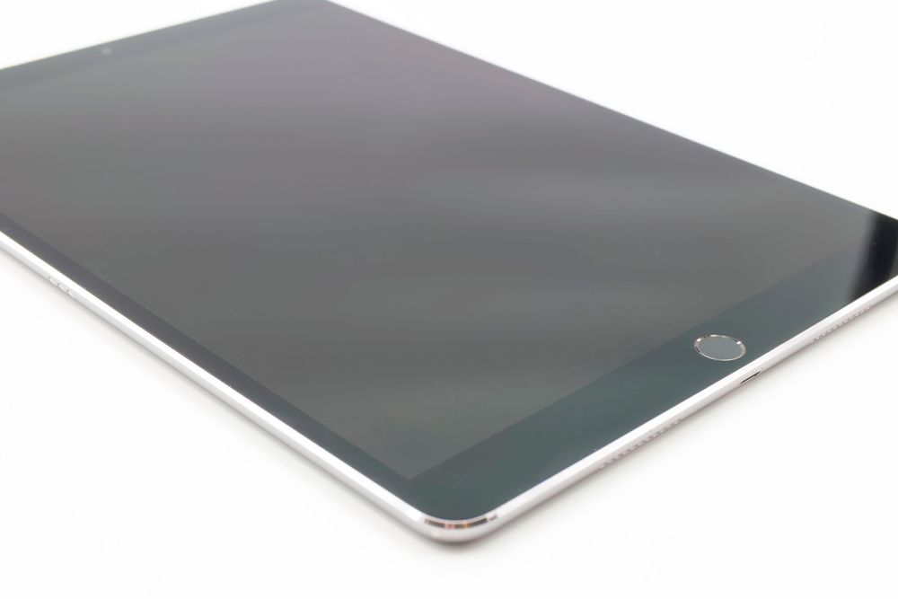 iPad Pro com 256 GB Wi‑Fi + 4G/GPS — Impecável, acessórios