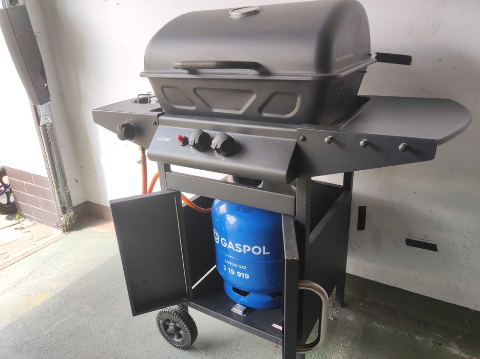Grill gazowy 2+1 LUND 99645 w komplecie z nową butlą i reduktorem gotowy do użycia. Okazja.