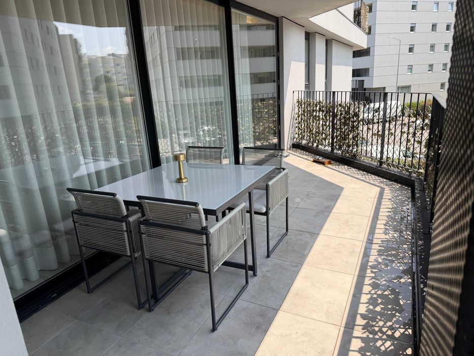 Mesa e Sofas de Jardim